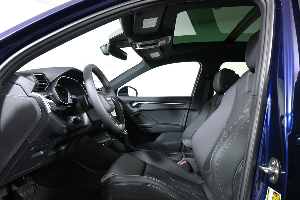 Thumbnail: 2025 Audi Q3 - 3