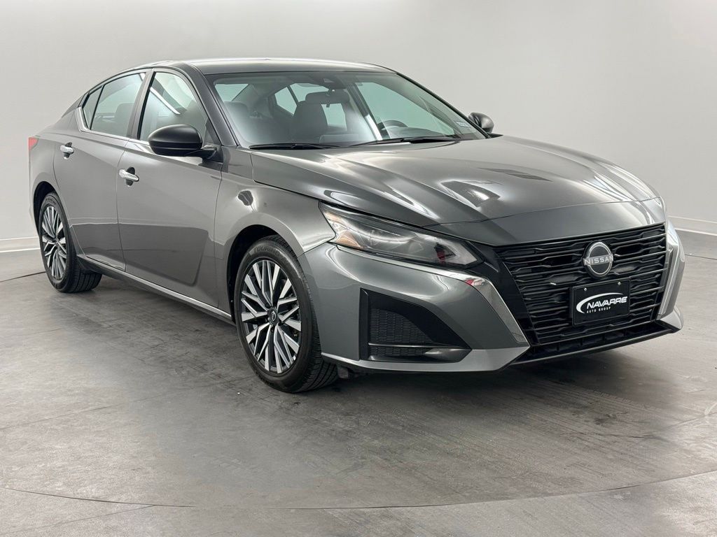 Gray (Gun Metallic) 2025 Nissan Altima 2.5 SV FWD Sedan Front-Wheel Drive Continuously Variable Transmission