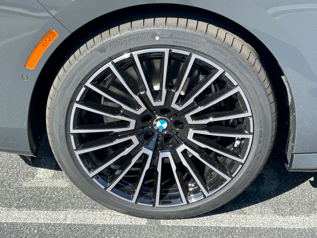 2025 BMW 7 Series 760i xDrive 9