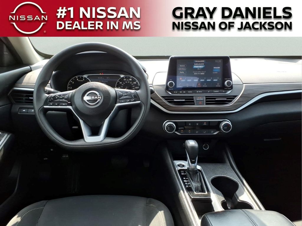 Used 2025 Nissan Altima Sedan