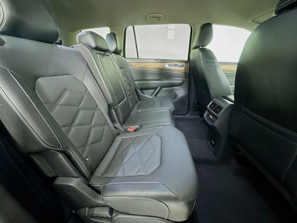 2024 Volkswagen Atlas 2.0T SE w/Technology photo