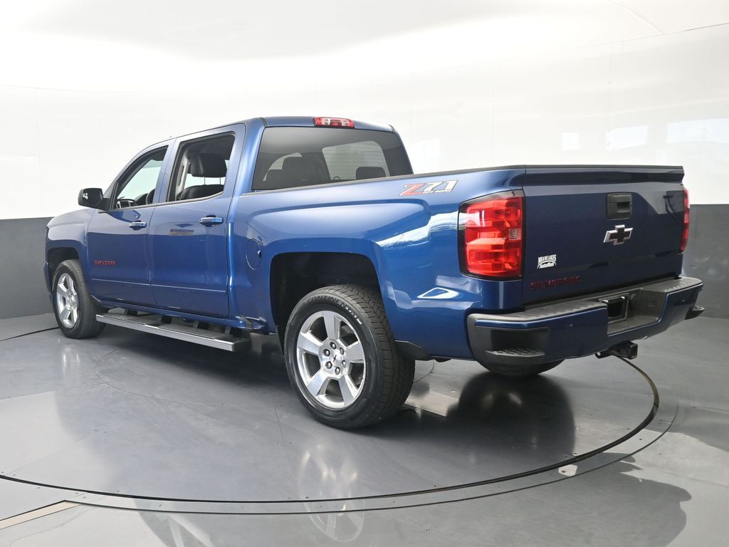 Used 2016 Deep Ocean Blue Metallic Chevrolet LT image 3