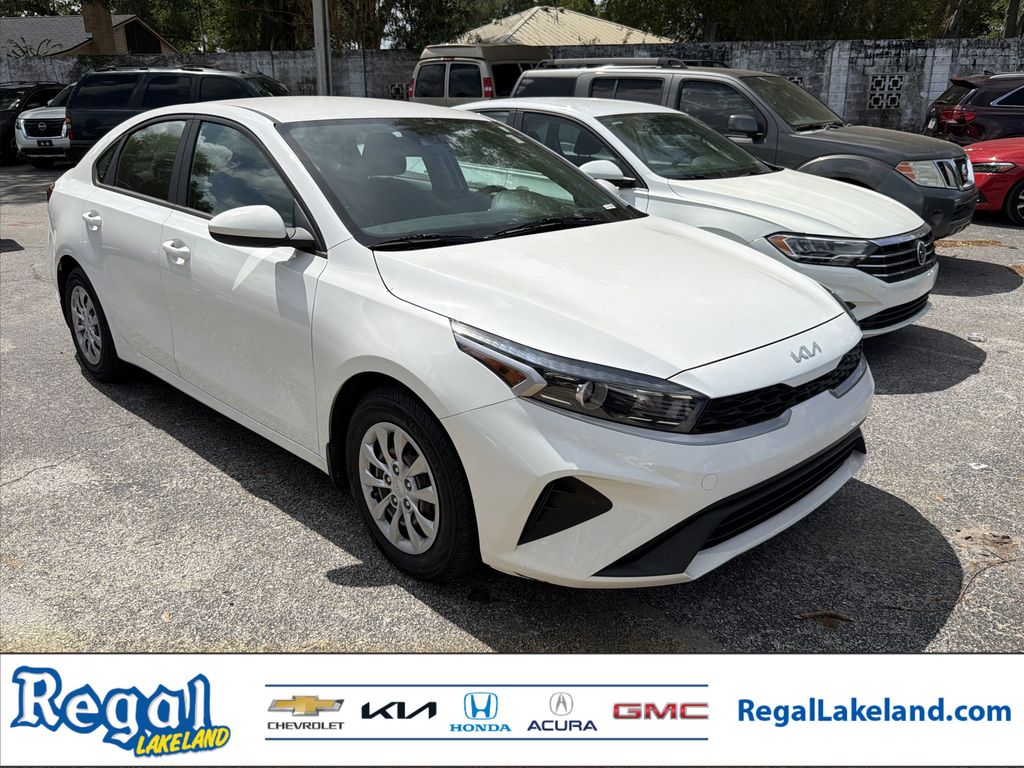 Clear White 2022 Kia Forte FE FWD Sedan Front-Wheel Drive Continuously Variable Transmission