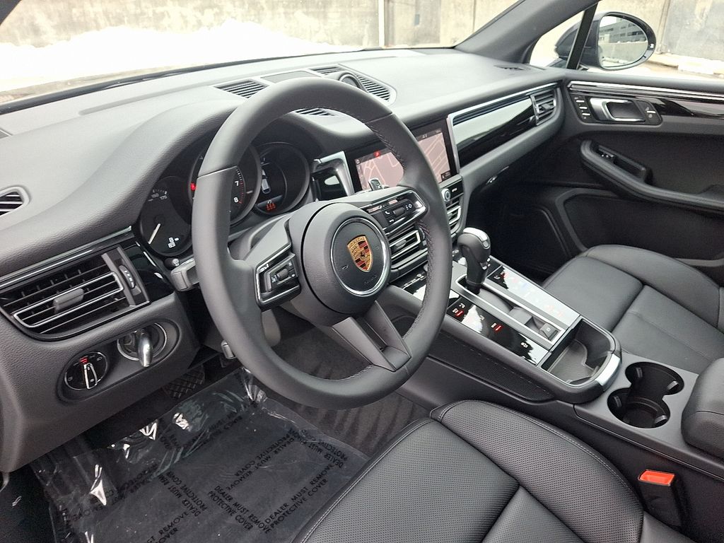 Thumbnail: 2026 Porsche Macan - 4