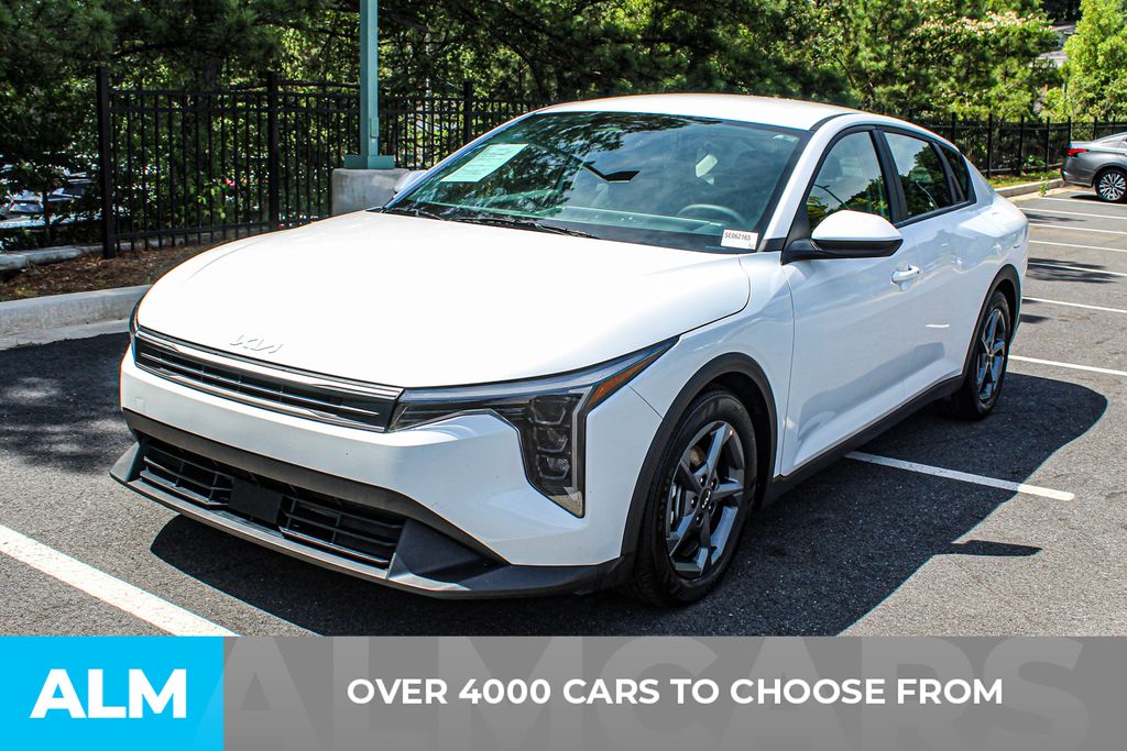 Used 2025 White Kia LXS image 3