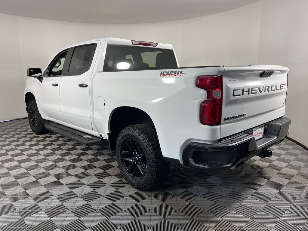 Thumbnail: 2021 Chevrolet Silverado 1500 - 3