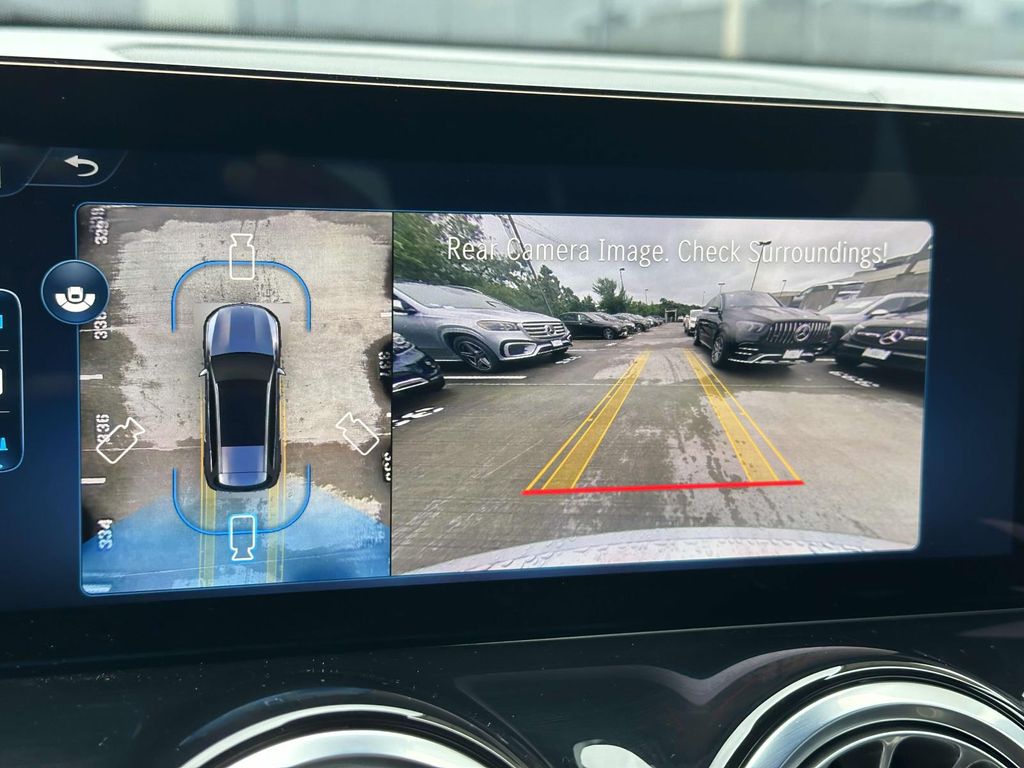 Thumbnail: 2025 Mercedes-Benz GLB - 10