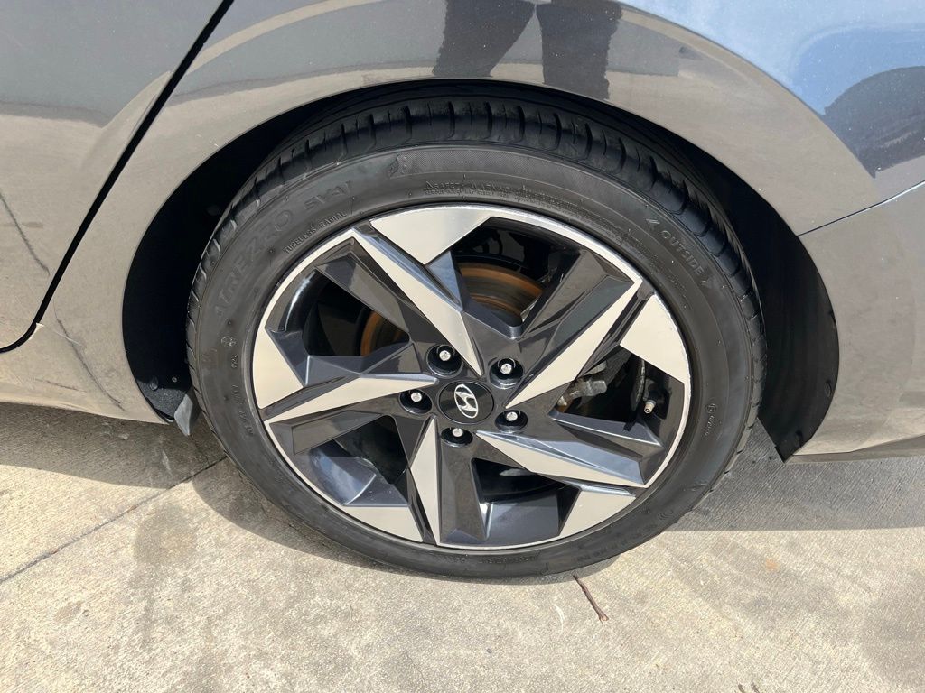 Used Car 2021 Hyundai Elantra  Limited For Sale Under $25,000 In Georgetown, Texas