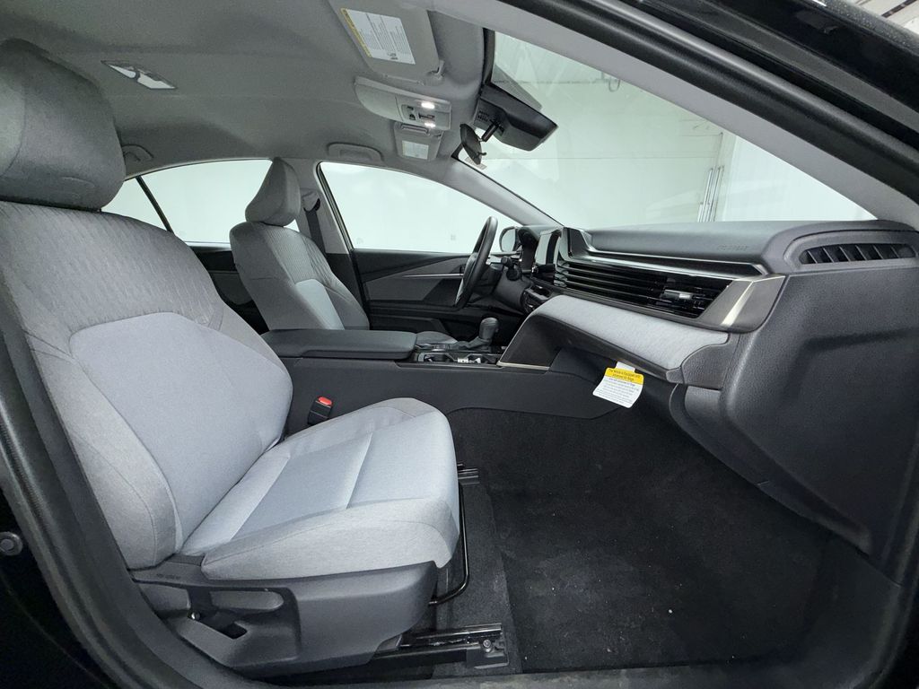 2026 Toyota Camry LE - Photo 12