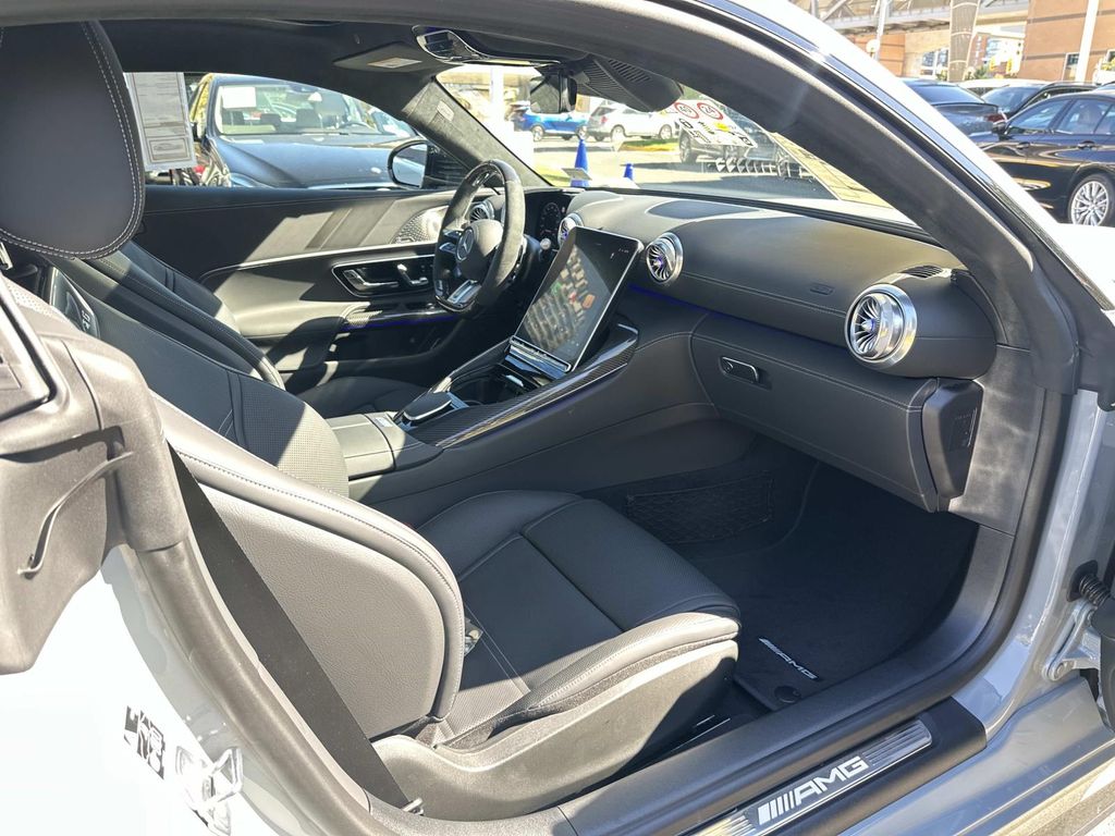 Thumbnail: 2026 Mercedes-Benz AMG GT - 21