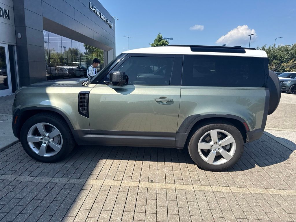 Used 2021 Green Land Rover First Edition image 8