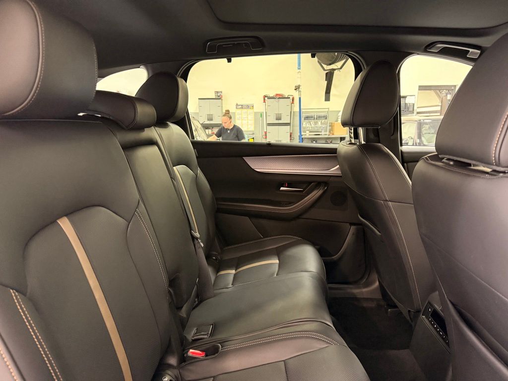 Thumbnail: 2025 Mazda CX-70 - 27