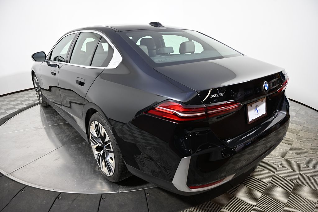 Thumbnail: 2026 BMW 5 Series - 3