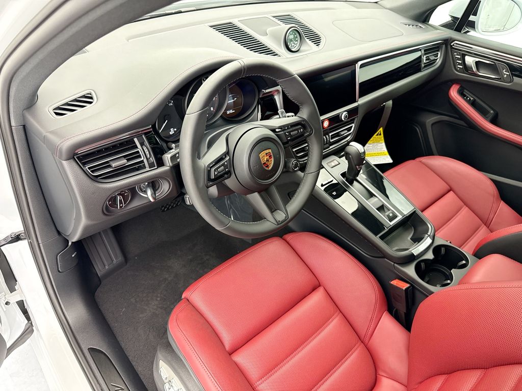 Thumbnail: 2026 Porsche Macan - 4