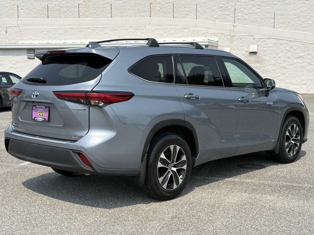 Used 2021 Toyota Highlander Hybrid SUV