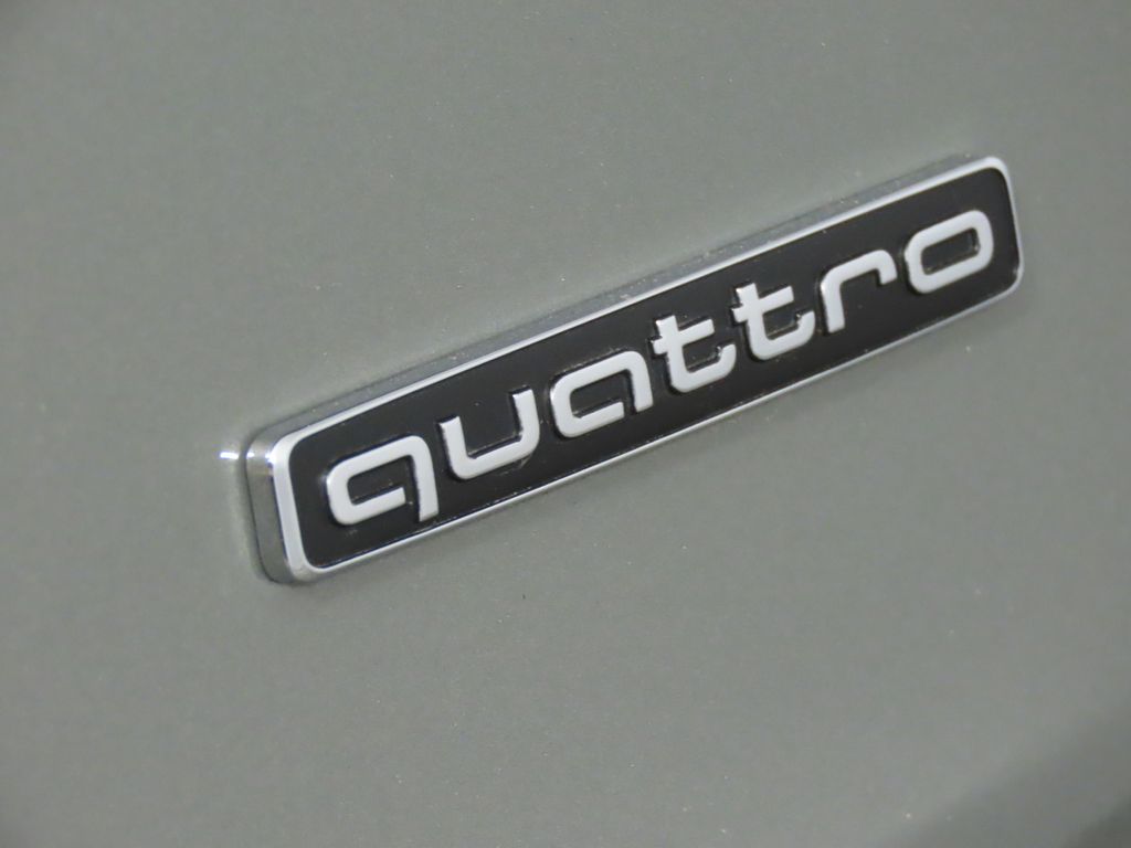Thumbnail: 2023 Audi Q5 - 10