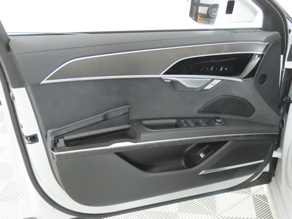 Thumbnail: 2025 Audi A8 - 31
