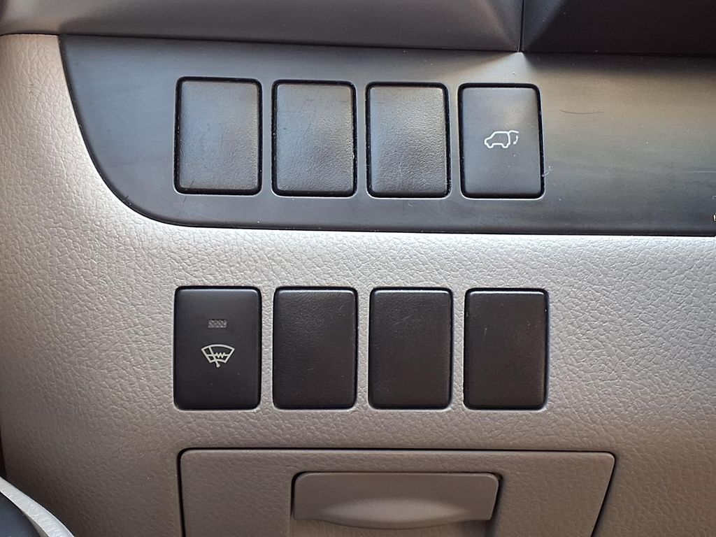 2014 Toyota Highlander XLE V6 Gray at Texan Dodge Chrysler Jeep Ram