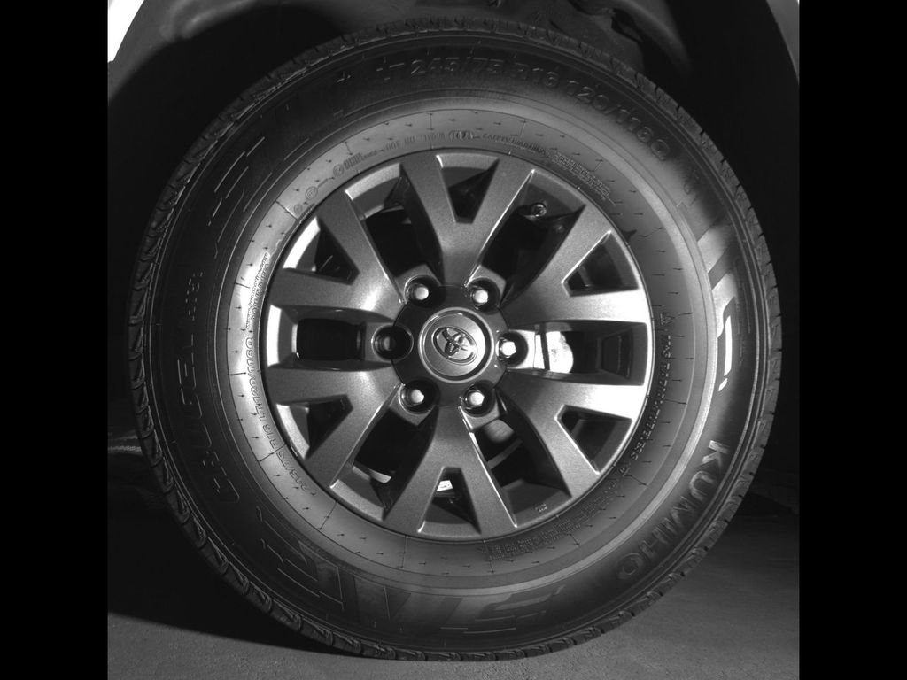 Used 2021 Super White Toyota SR5 image 9