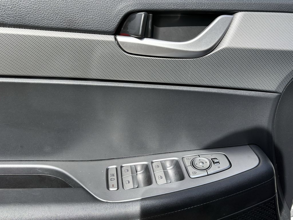 Used 2023 Hyper White Hyundai SEL image 11