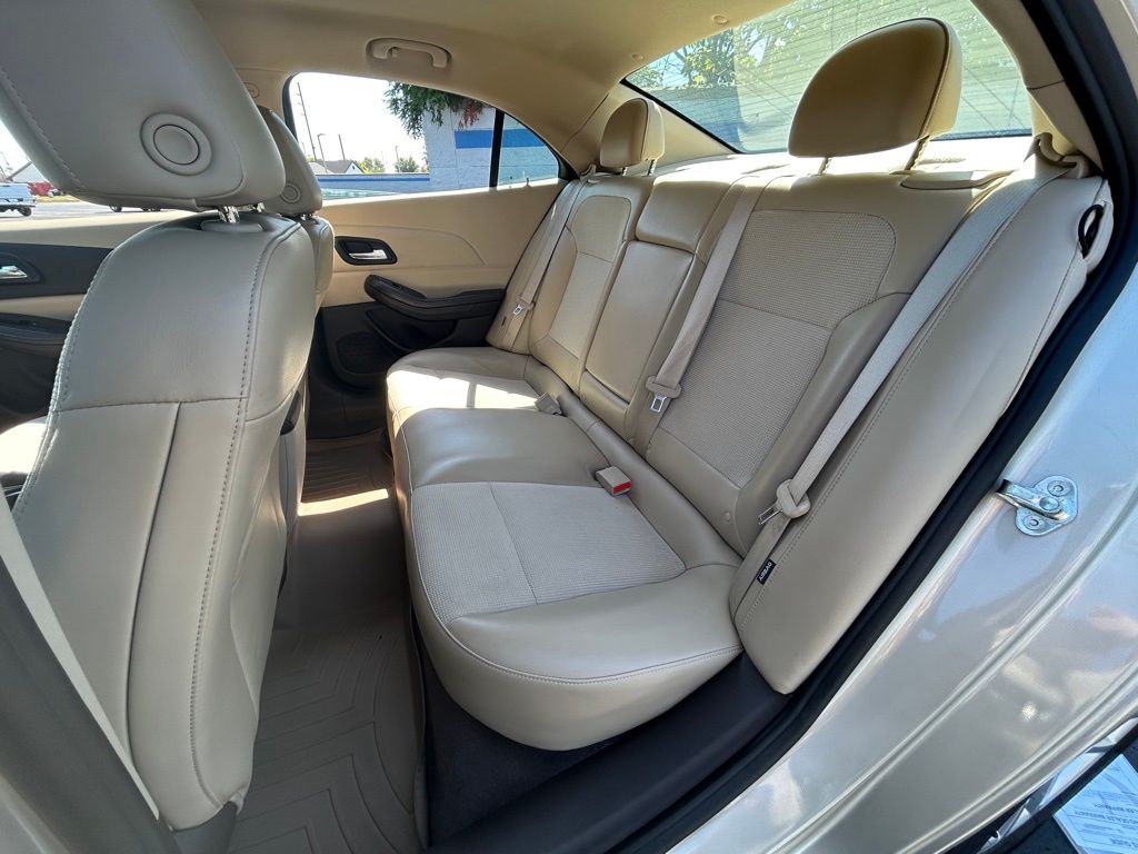 Thumbnail: 2014 Chevrolet Malibu - 19