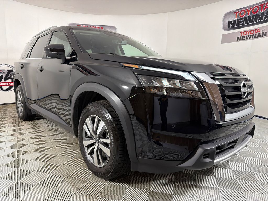 2025 Nissan Pathfinder SL FWD