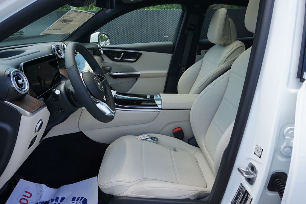 2025 Mercedes-Benz GLC 300 21