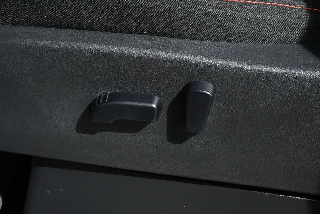 Thumbnail: 2023 Nissan Frontier - 26