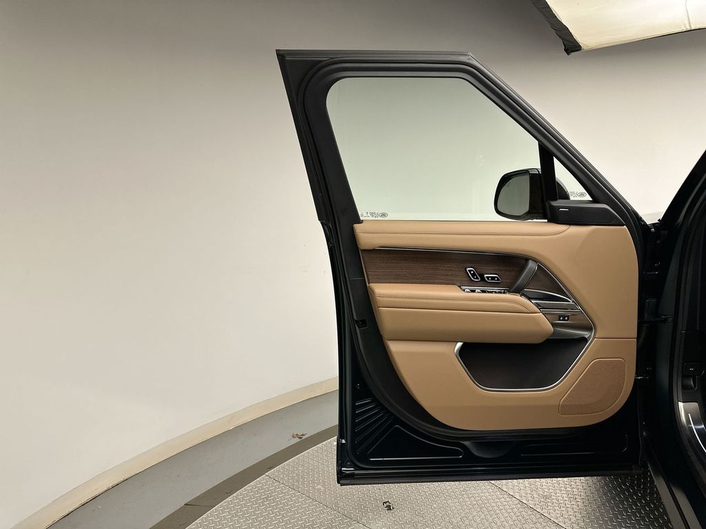 Thumbnail: 2026 Land Rover Range Rover - 9