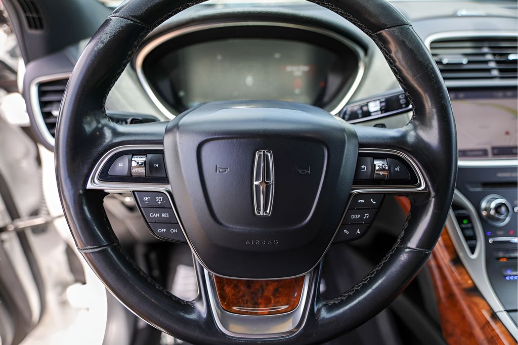 Used Car 2020 Lincoln Nautilus  Reserve For Sale Under $25,000 In Austin, Texas