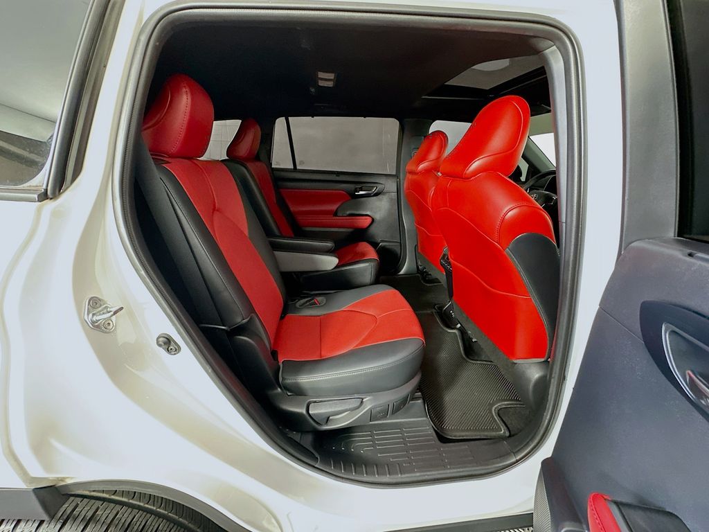 Thumbnail: 2021 Toyota Highlander - 29