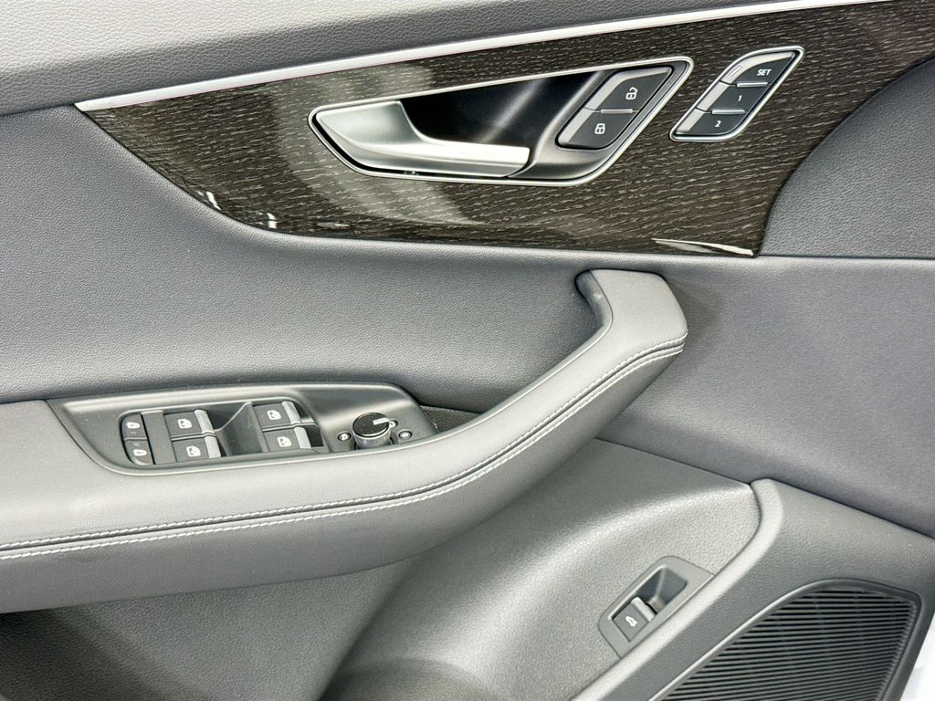 Thumbnail: 2026 Audi Q7 - 24