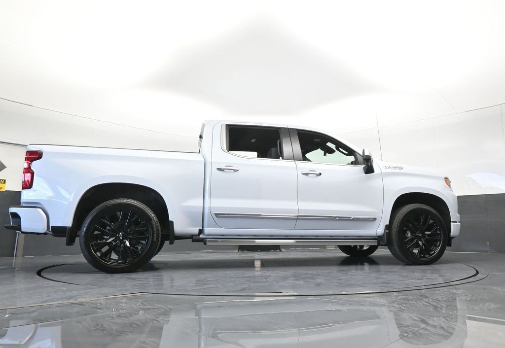Used 2026 Summit White Chevrolet High Country image 78