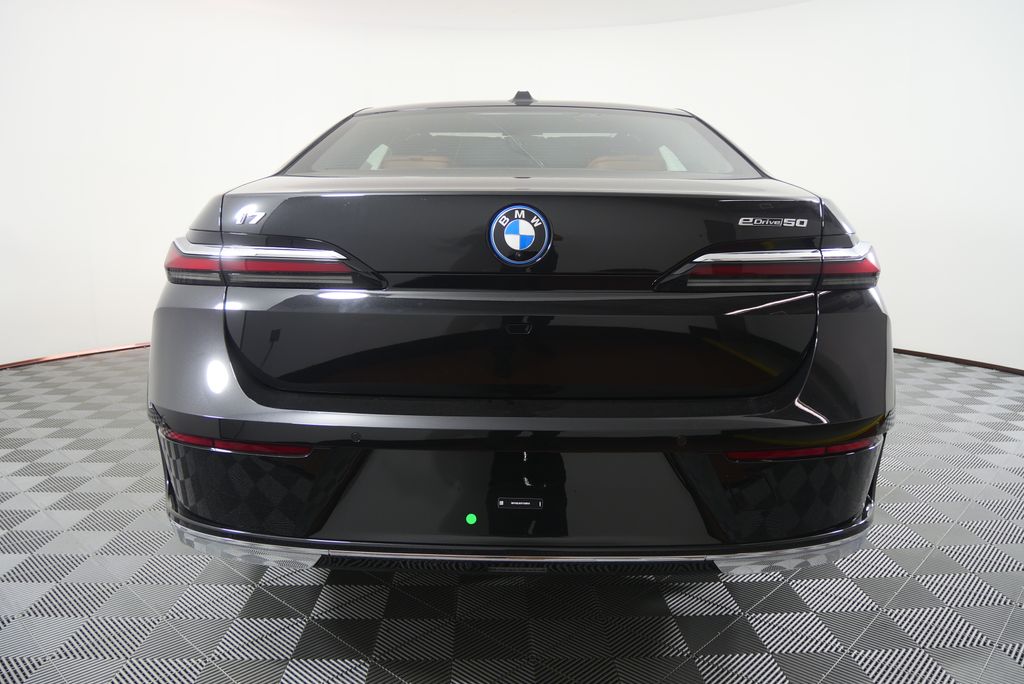 Thumbnail: 2026 BMW i7 - 4