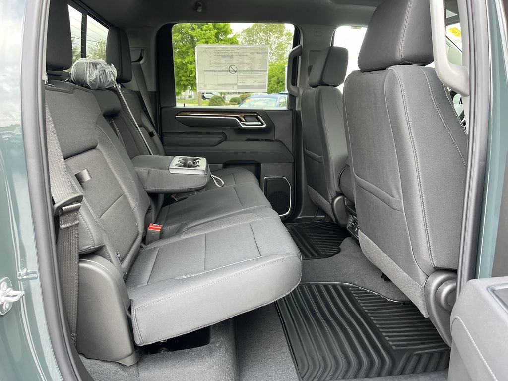 2025 Chevrolet Silverado 2500HD LT photo