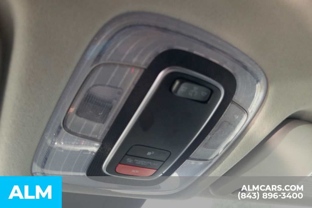 Used 2025 White Hyundai SEL image 16