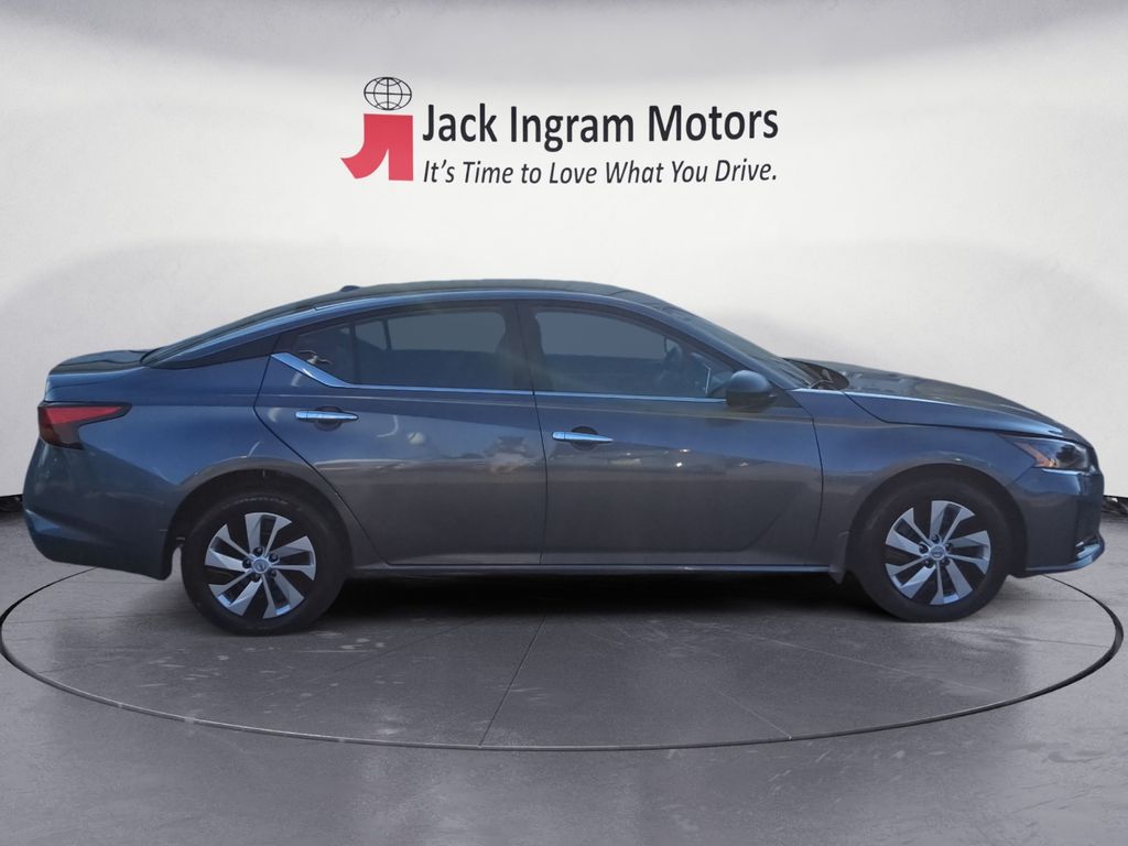 used 2025 Nissan Altima car