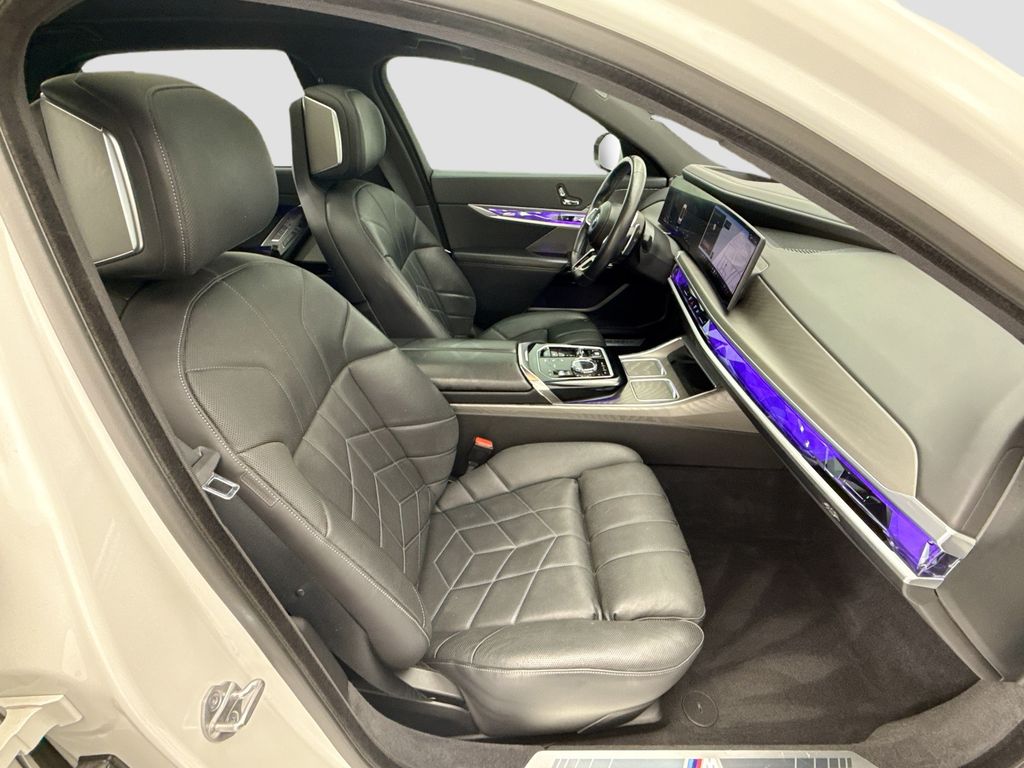Thumbnail: 2023 BMW 7 Series - 19