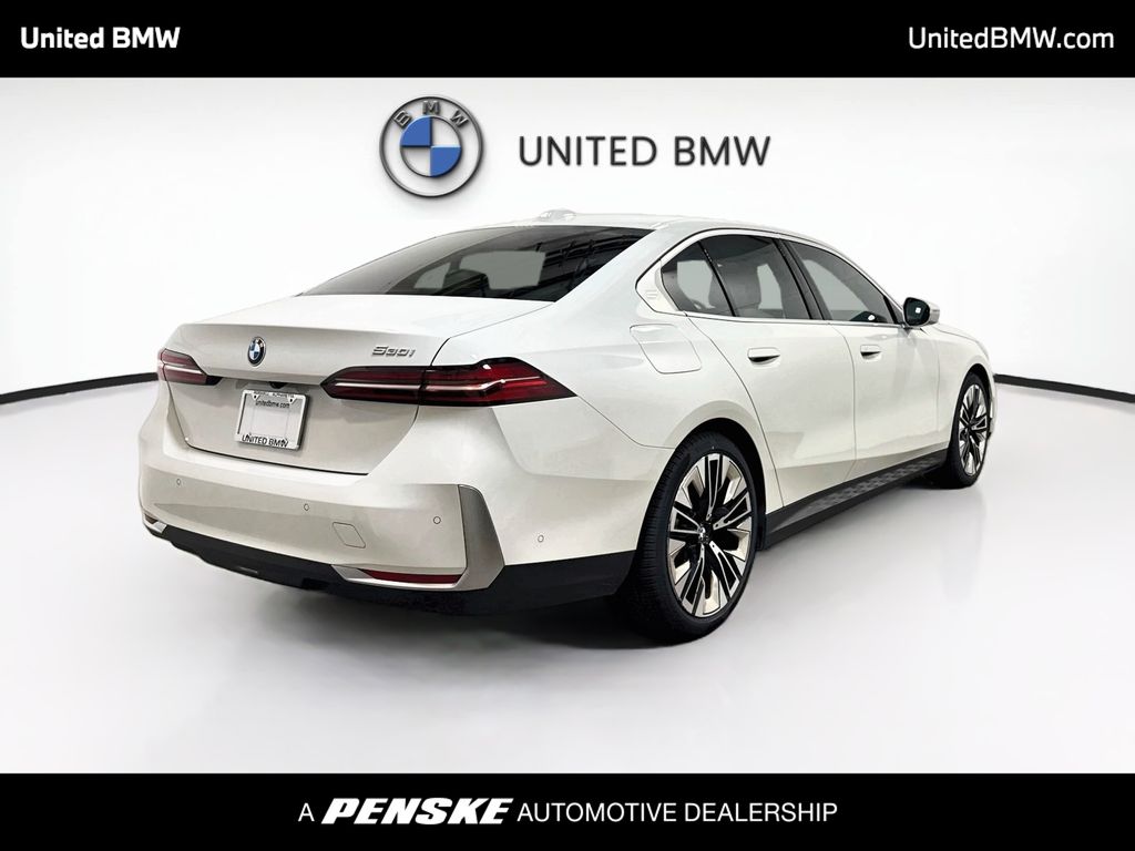 Thumbnail: 2024 BMW 5 Series - 5