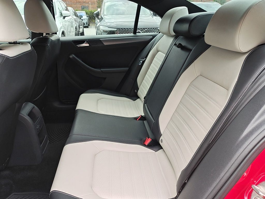 Used 2016  Volkswagen 1.8T Sport image 7