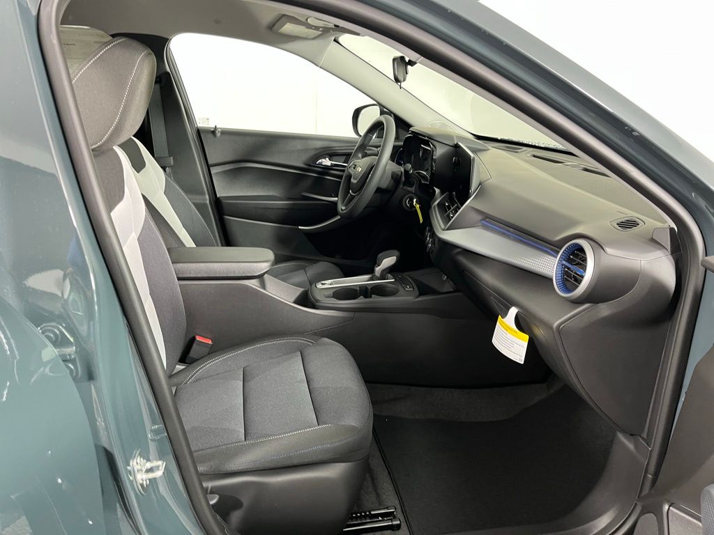 Thumbnail: 2025 Chevrolet Trax - 8