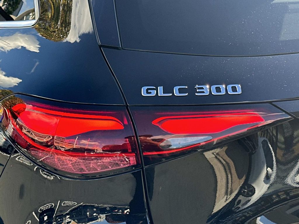 Thumbnail: 2023 Mercedes-Benz GLC - 10