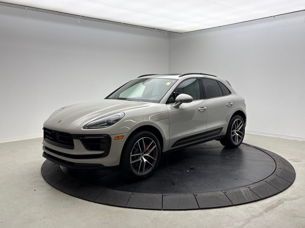 Thumbnail: 2023 Porsche Macan - 1