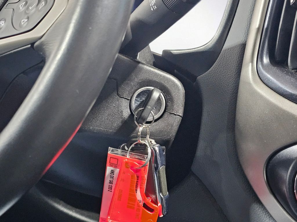 Used 2018 Red Chevrolet Z71 image 32