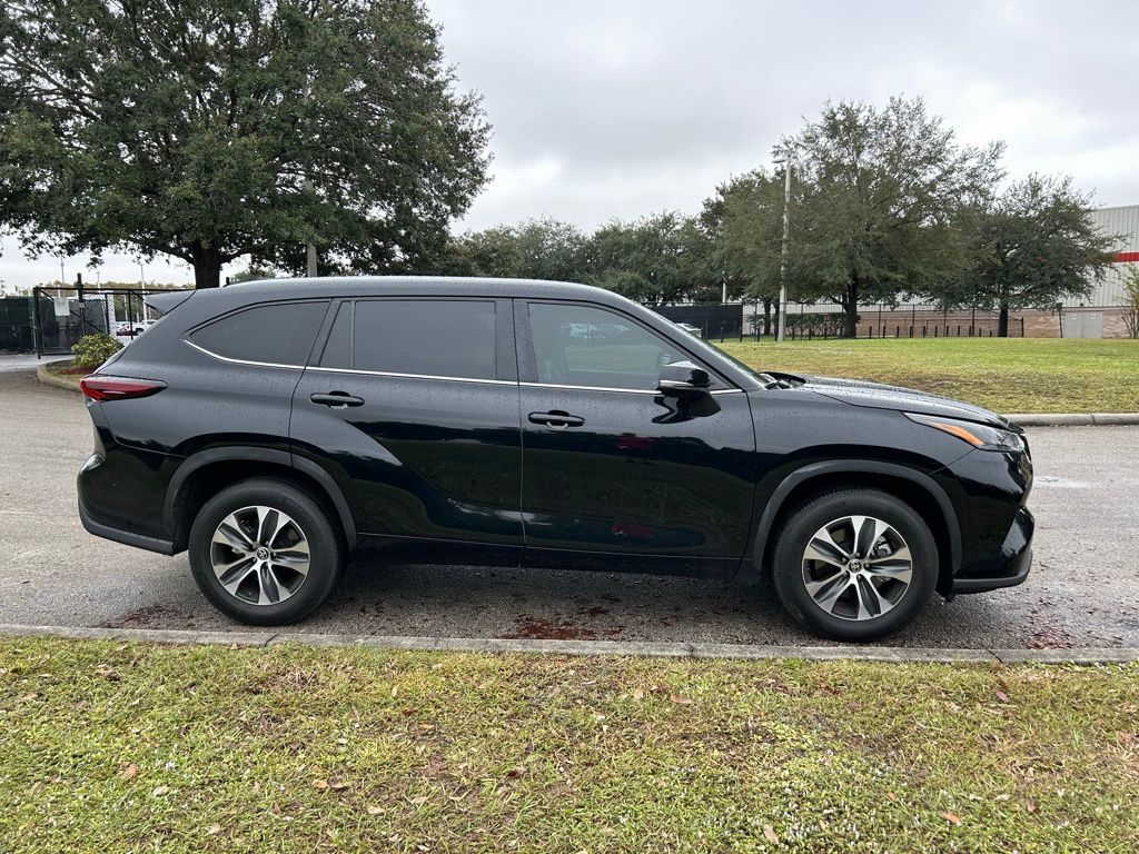 Thumbnail: 2024 Toyota Highlander - 6