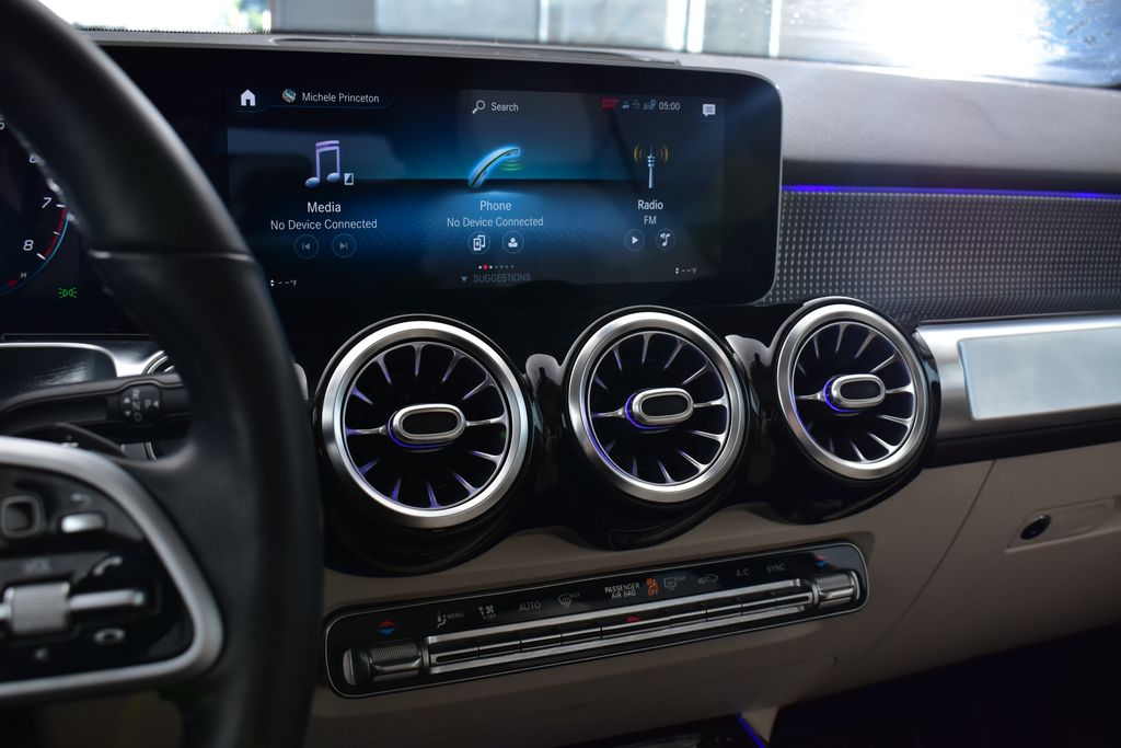 Thumbnail: 2021 Mercedes-Benz GLB - 18