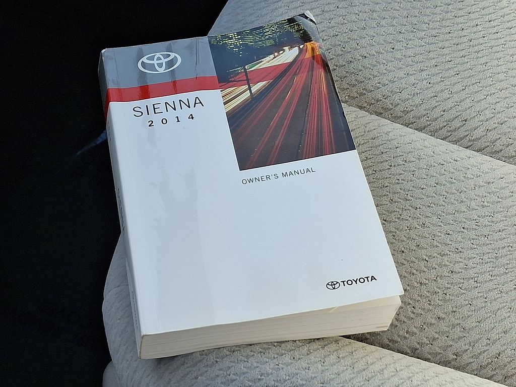 Thumbnail: 2014 Toyota Sienna - 26