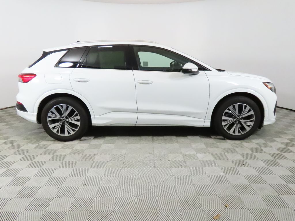 Thumbnail: 2023 Audi Q4 e-tron - 6