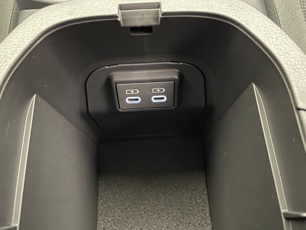 Thumbnail: 2025 Toyota RAV4 - 28