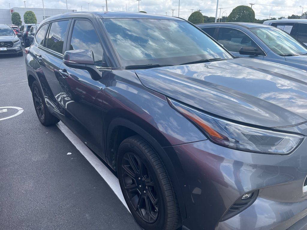 Thumbnail: 2023 Toyota Highlander - 3